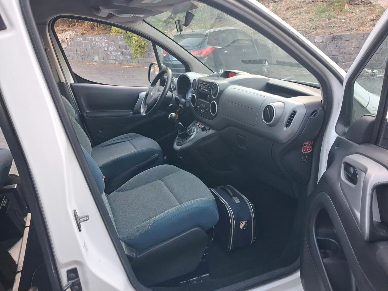 Citroen Berlingo pianale ribassato rampa trasporto disabili