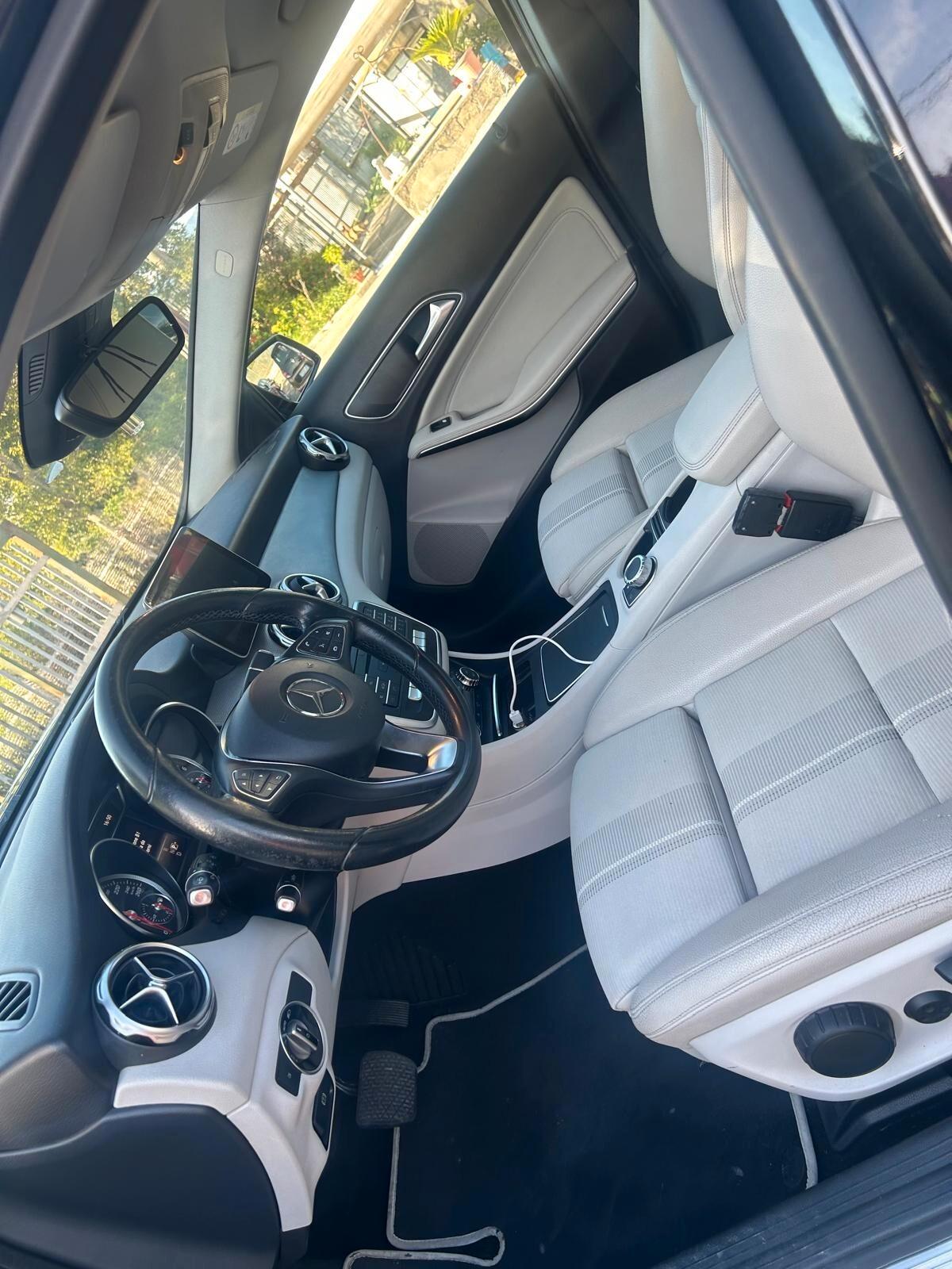 Mercedes-benz GLA 200 180 d Automatic Premium