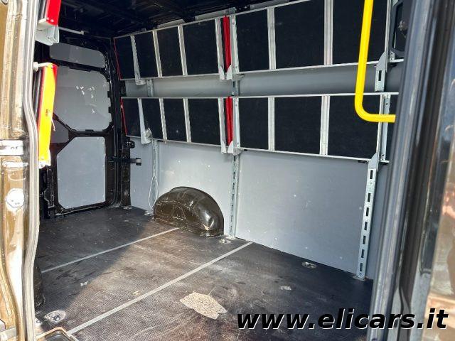 VOLKSWAGEN Crafter 30 2.0 TDI 140CV PL-TA L3H3 Furgone