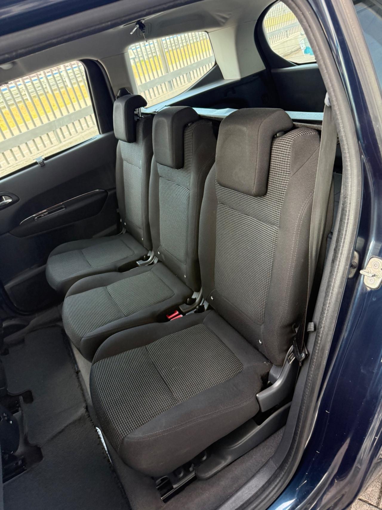 Peugeot 5008 2.0 HDi 150CV Business