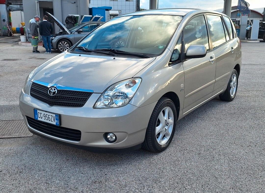 Toyota Corolla Verso 2.0 tdi D-4D NEOPATENTATI FAMIGLIARE