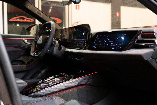 AUDI A6 Avant TFSI 270 kW S tronic quattro S line edition.