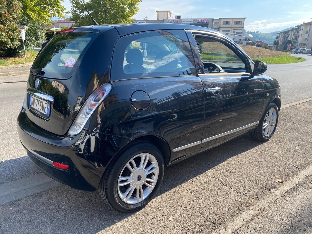 Lancia Ypsilon 1.2 69 CV Unyca