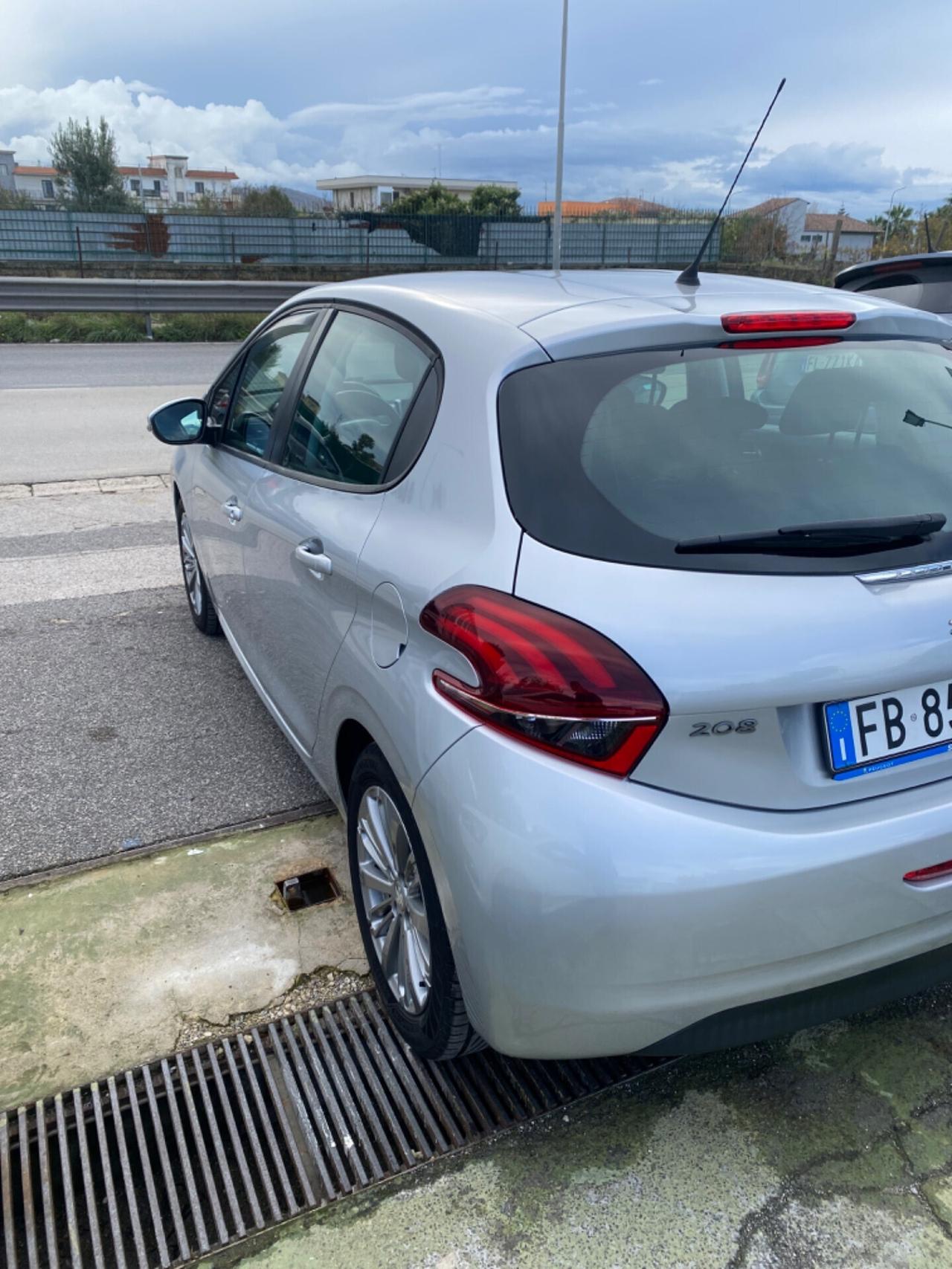 Peugeot 208 BlueHDi 75 5 porte Allure