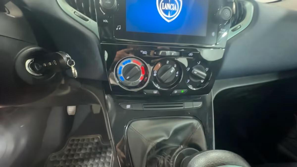 Lancia Ypsilon 1.0 FireFly 5 porte S&S Hybrid Platino