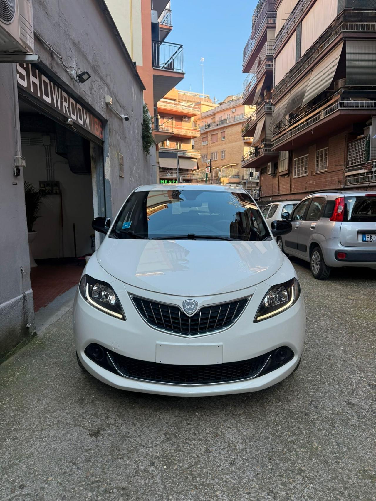 Lancia Ypsilon 1.0 FireFly 5 porte S&S Hybrid Ecochic Silver