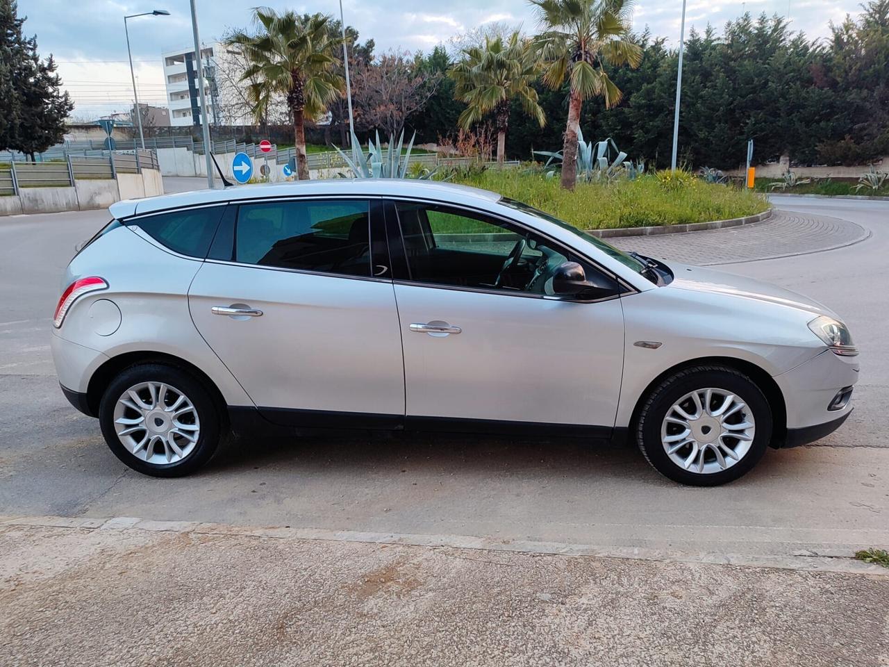 Lancia Delta 1.6 MJT DPF 2011!!