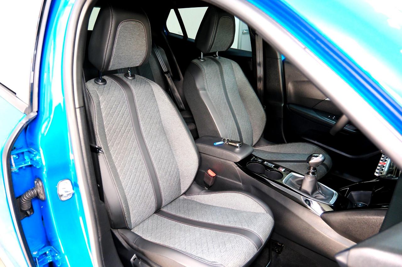 PEUGEOT 2008 1.200 T 100 cv ALLURE COCKPIT 3D