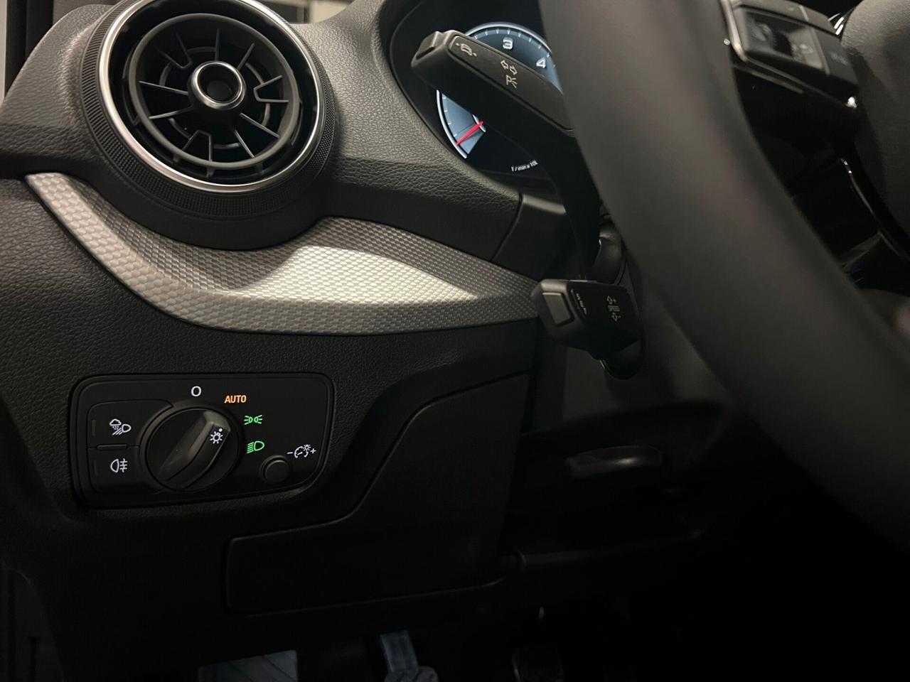 Audi Q2 30 TDI Identity Black - Veicolo Nuovo