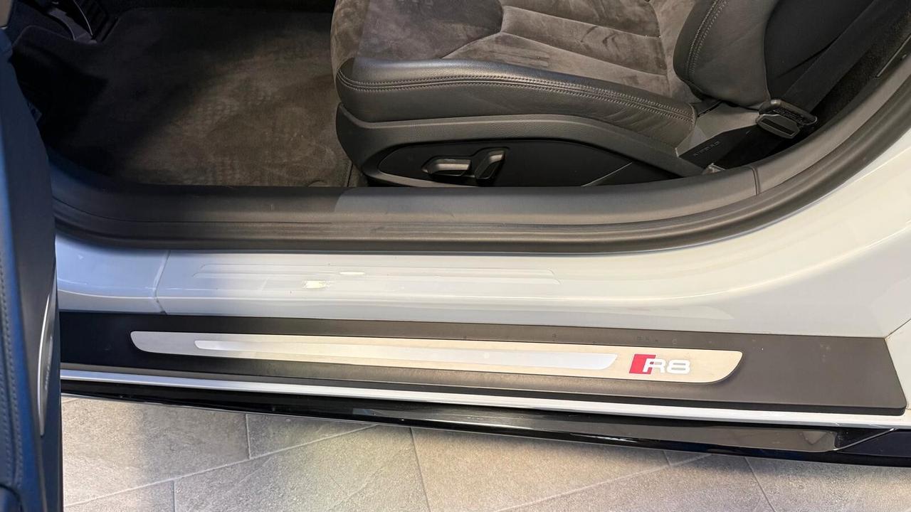 Audi R8 SPYDER 5.2TFSI V10 RWD S-TRONIC 2020