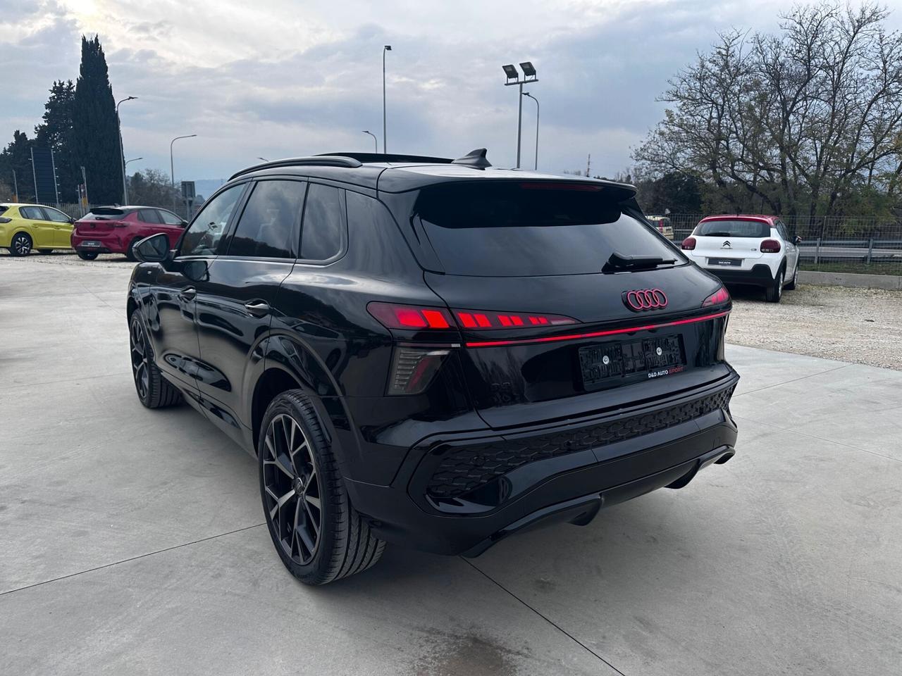 Audi Q3 NEW SPB 2.0TDI 150CV S-line KM ZERO 11/2025