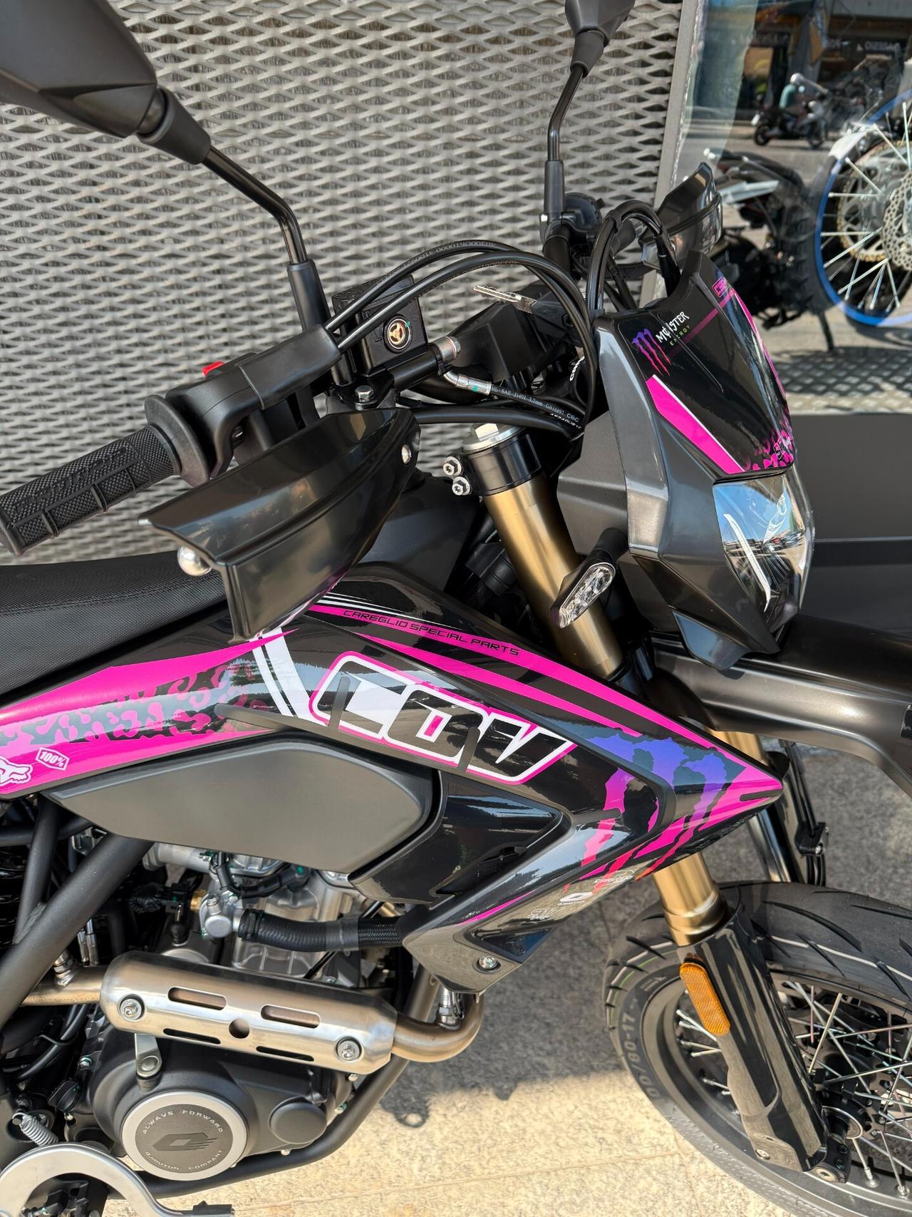 Qj Motor 125 MOTARD PER RAGAZZA