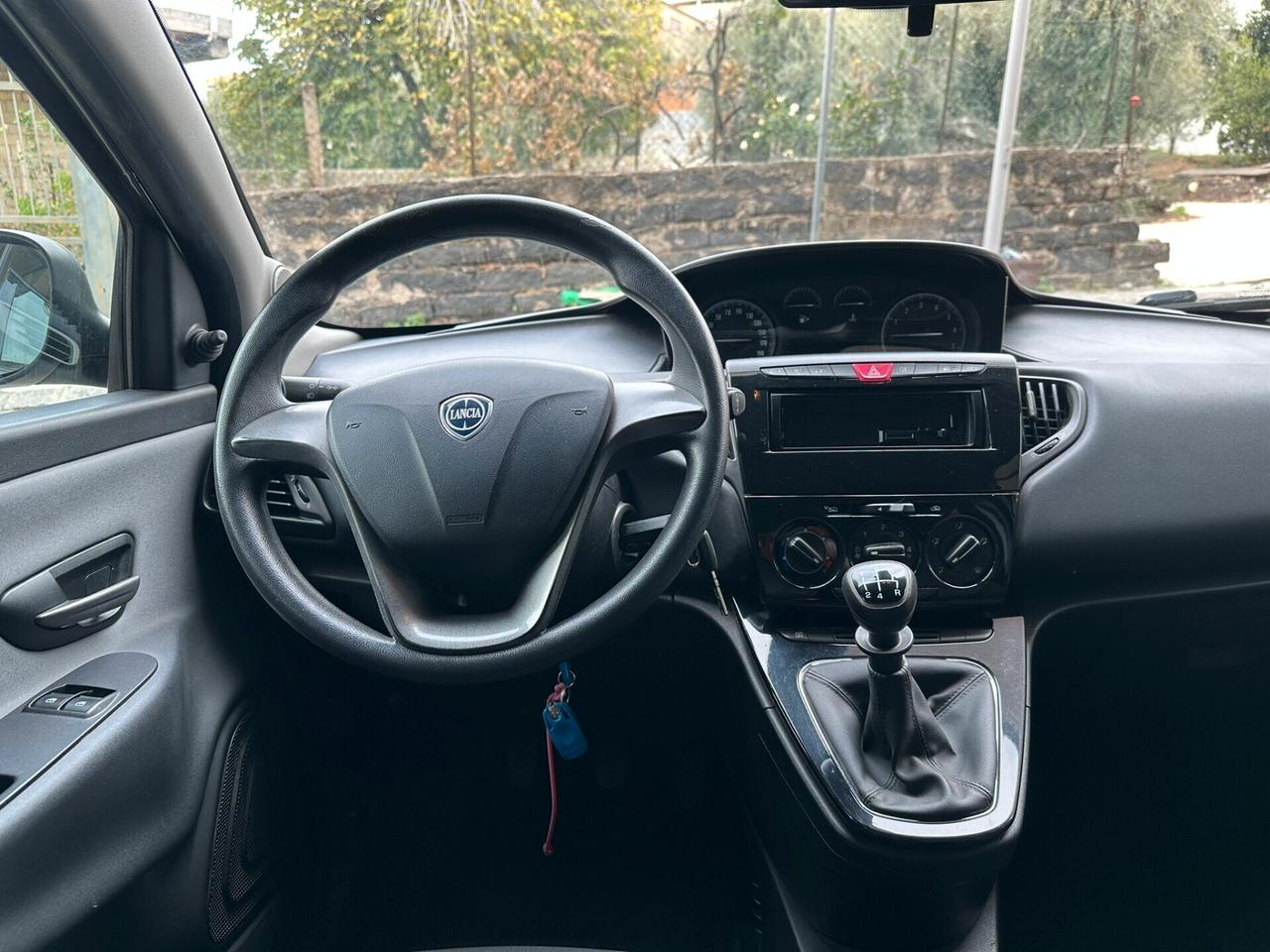 Lancia Ypsilon 1.2 69 CV 5 porte Silver
