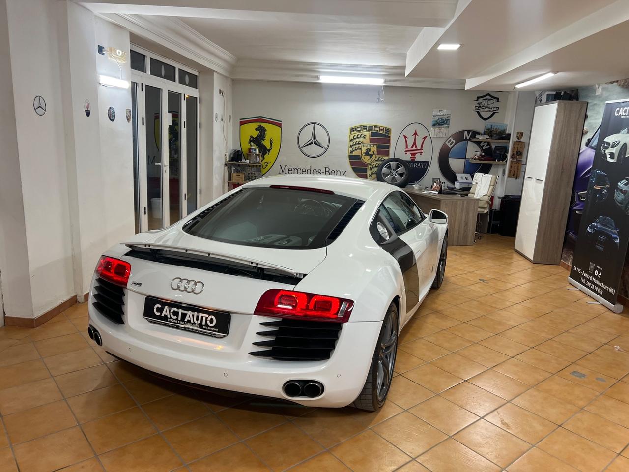 Audi R8 4.2 V8 FSI quattro R tronic Carbon