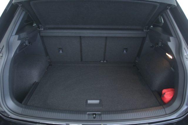 VOLKSWAGEN Tiguan 2.0 TDI 150 CV SCR DSG R-Line Fari Matrix/Black P.