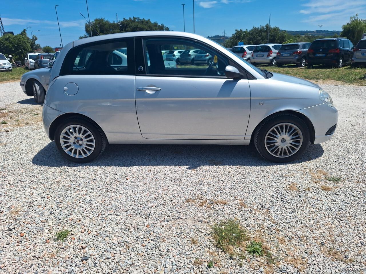 LANCIA YPSILON 2010 GPL 77CV NEOPATENTATI PIENO 24€ 400KM