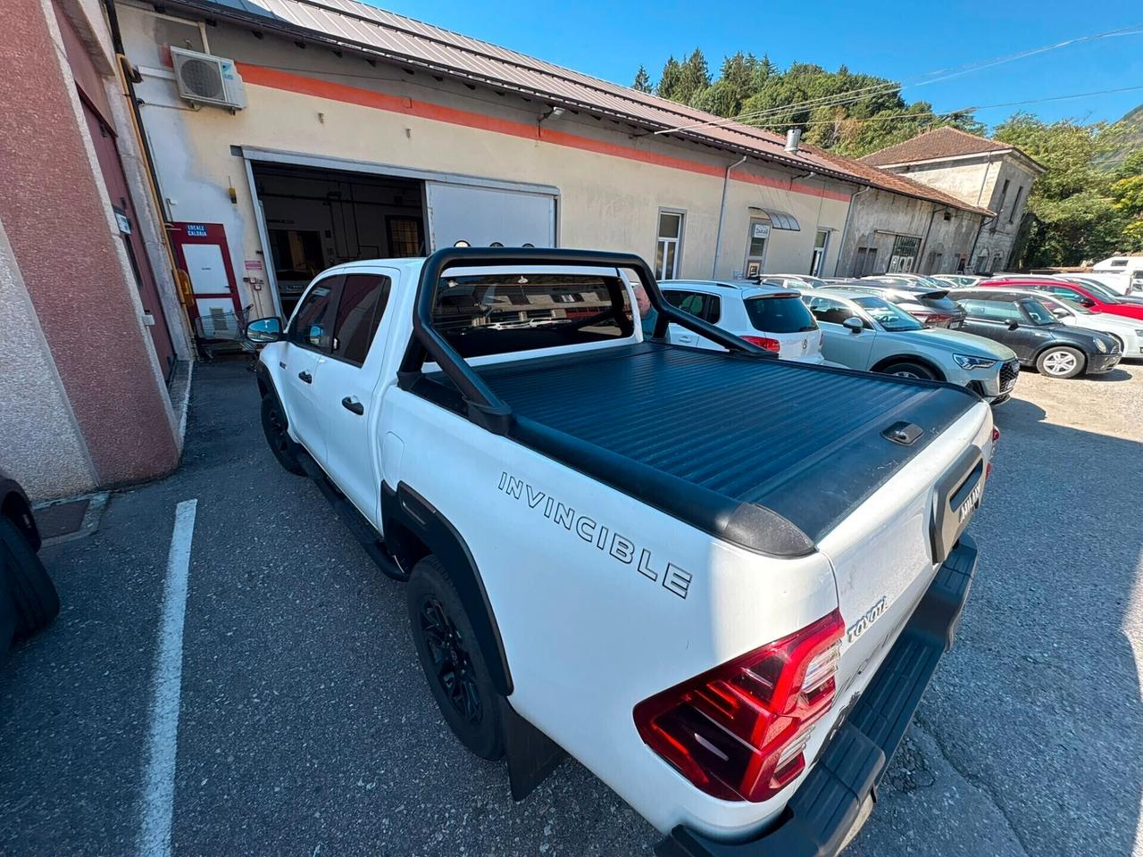 Toyota Hilux 2.4 D-4D A/T 4WD 4 porte Double Cab Invincible