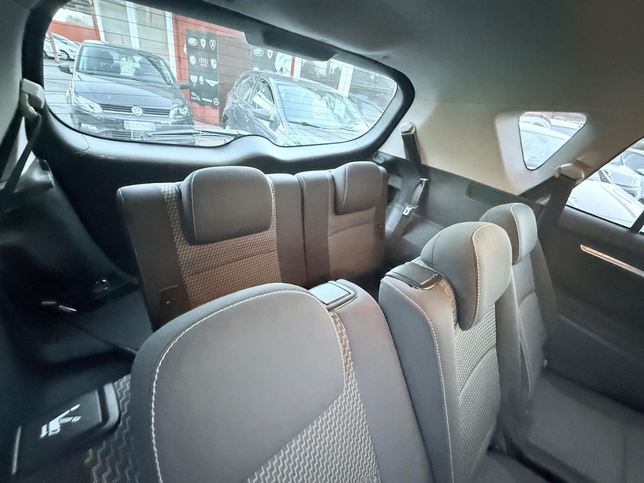 Verso 1.6 D-4D Style 7 posti-unipro-rate-garanzia