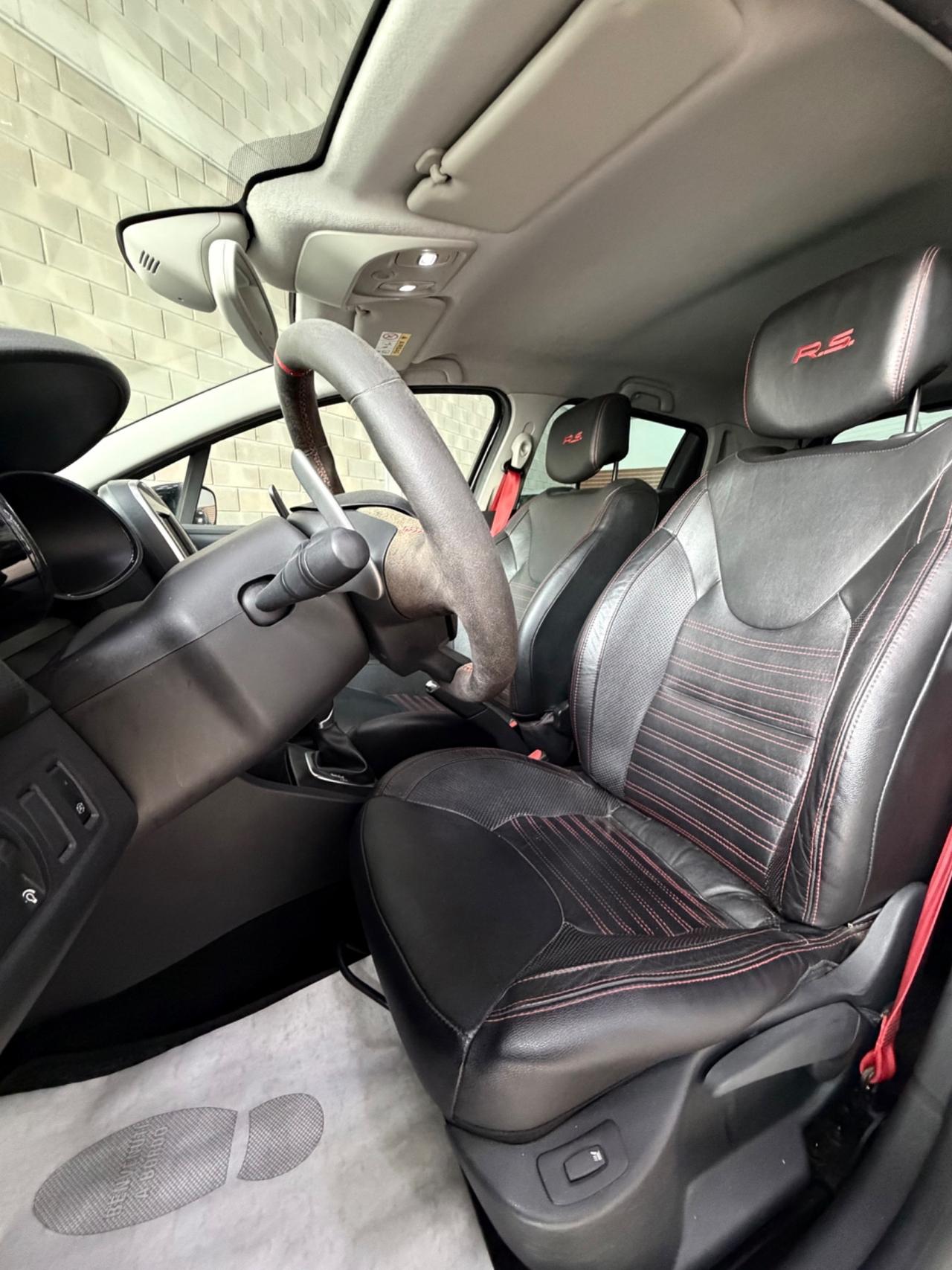 Renault Clio TCe 220CV R.S. Trophy