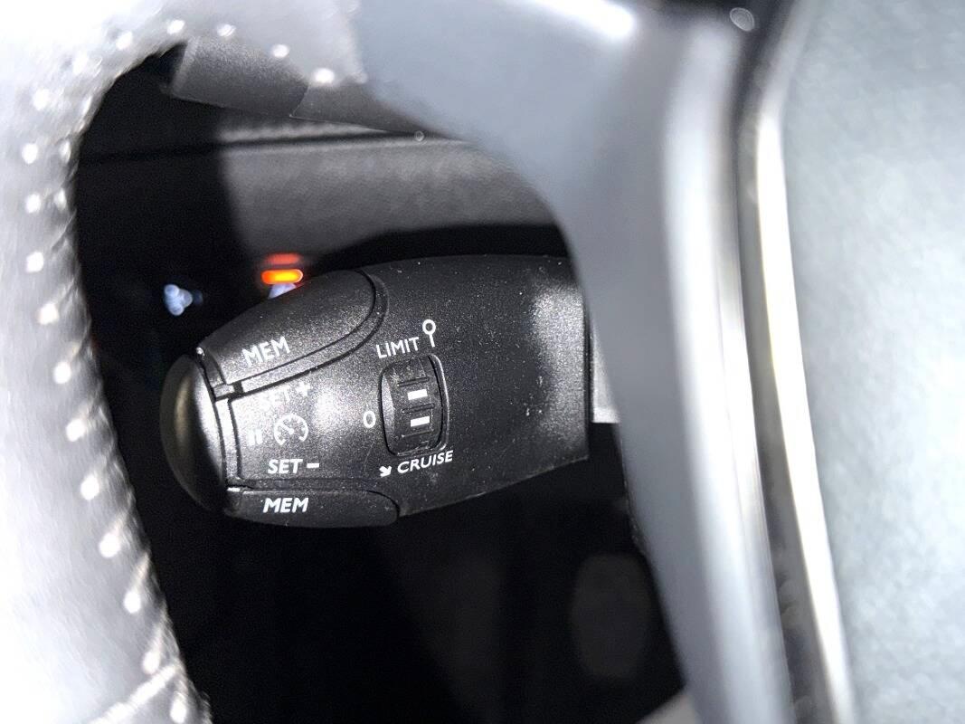 Peugeot 2008 1.2 puretech Active Pack s&s 100cv Con CARPLAY