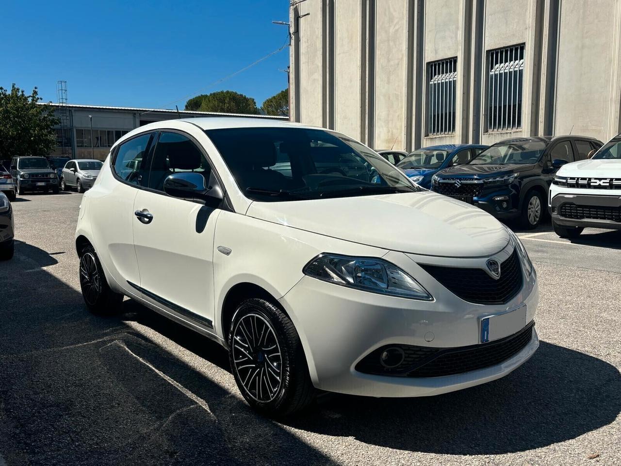 Lancia Ypsilon 1.0 FireFly 5 porte S&S Hybrid Ecochic Gold