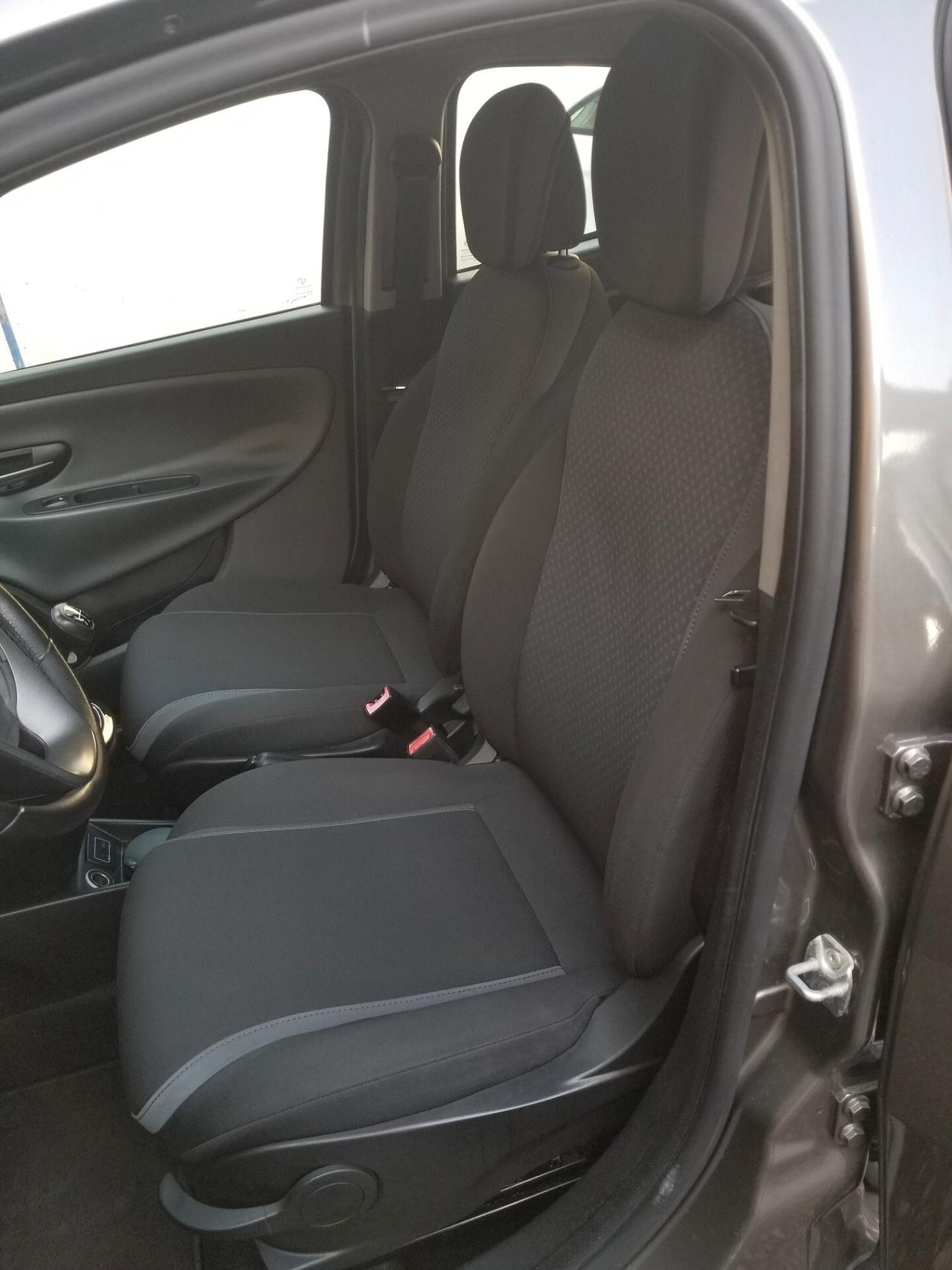 Lancia Ypsilon 1.2 69 CV 5 porte Gold