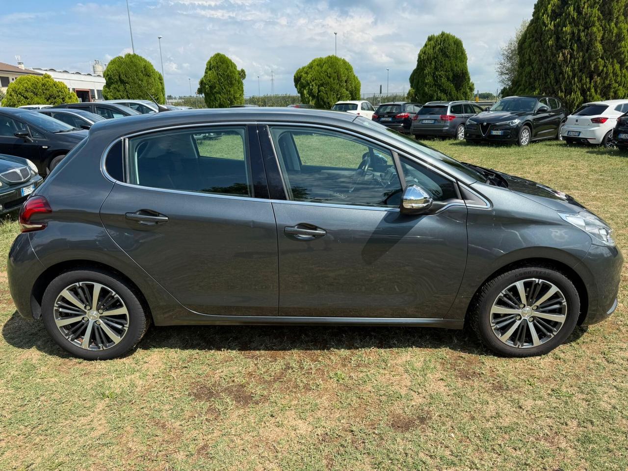 Peugeot 208 TAGLIANDI PEUGEOT NEOPATENTATI
