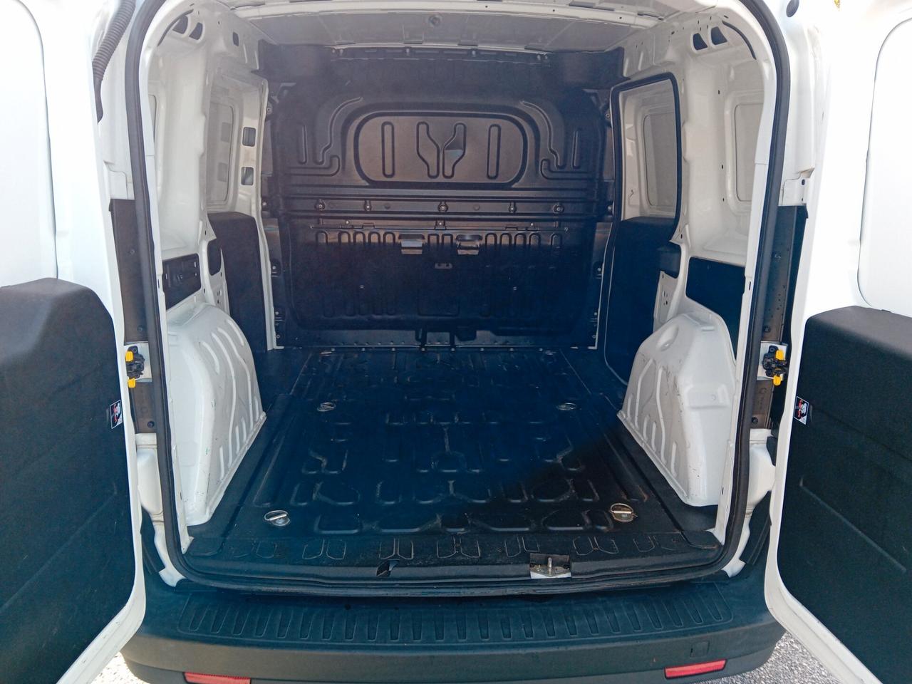 Fiat Dobló Cargo 1.6 Mjet 105 3 Posti
