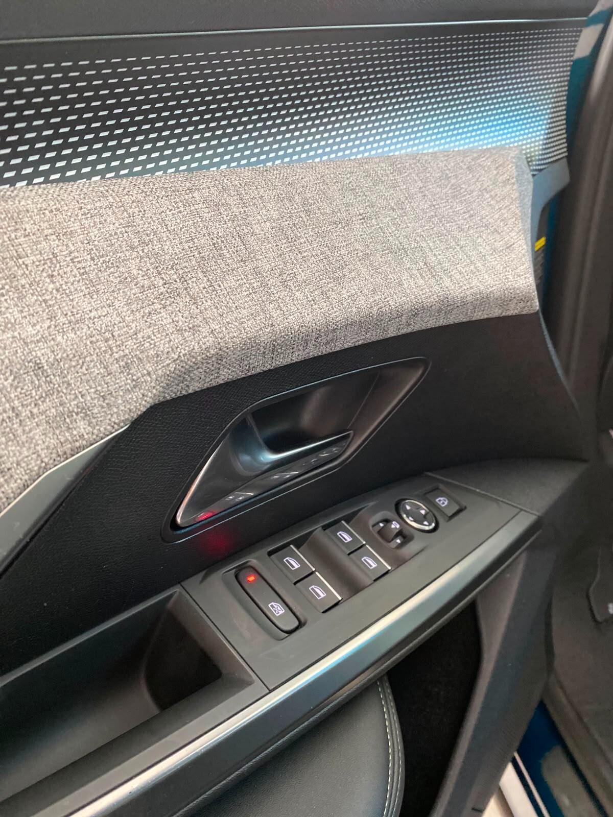 Peugeot 3008 Hybrid 136 e-DCS6 GT