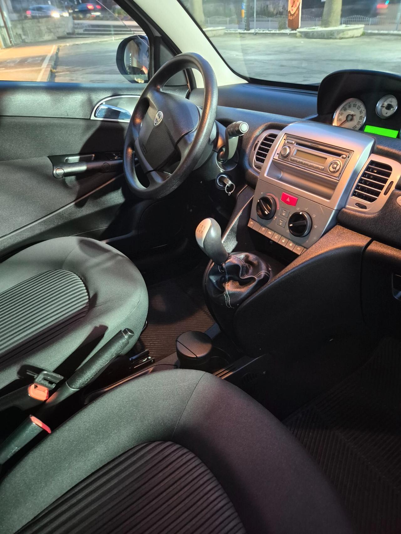 Lancia Ypsilon 1.3 MJT 75 CV DIVA