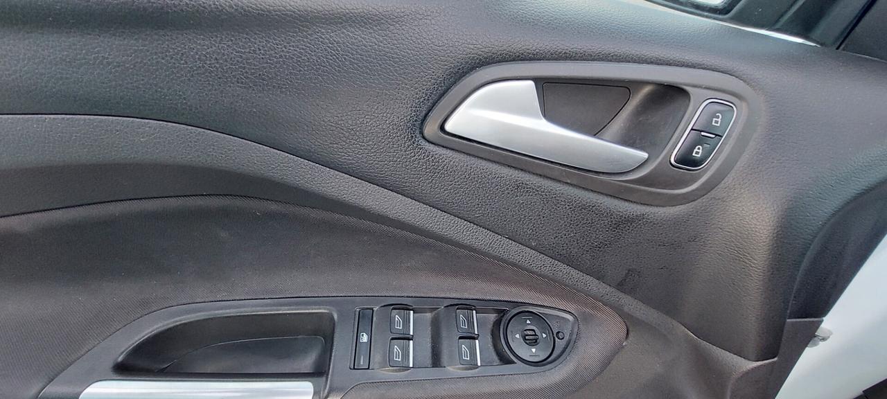 C-MAX 1,6 GPL DI SERIE 120 CV TITANIUM NAVI TELEFONO SENSORI FULL FULL IMPECCABILE