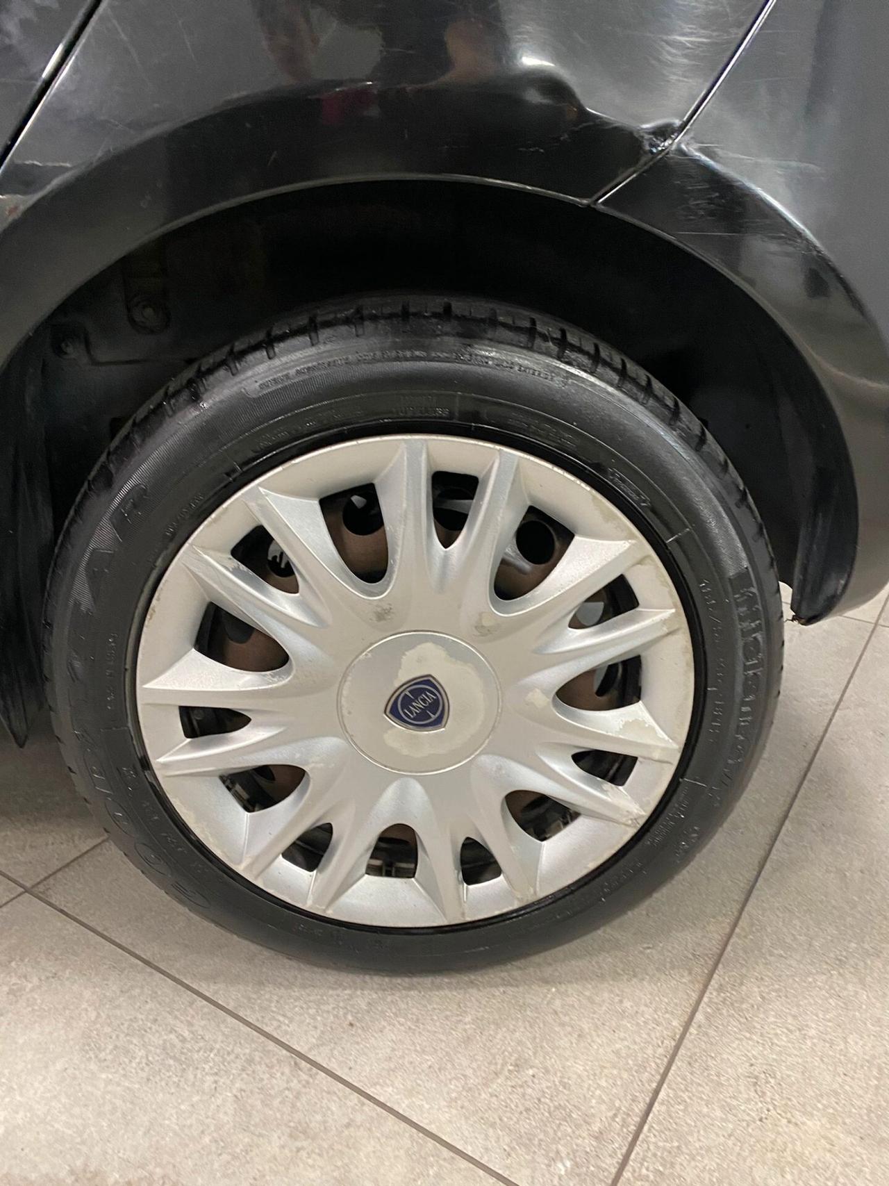 Lancia Ypsilon 1.3 MJT 16V 95 CV 5 porte S&S Silver