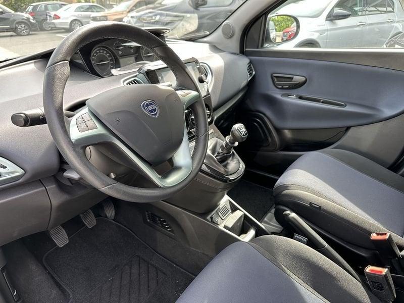 Lancia Ypsilon 1.0 FireFly 5 porte S&S Hybrid Platino