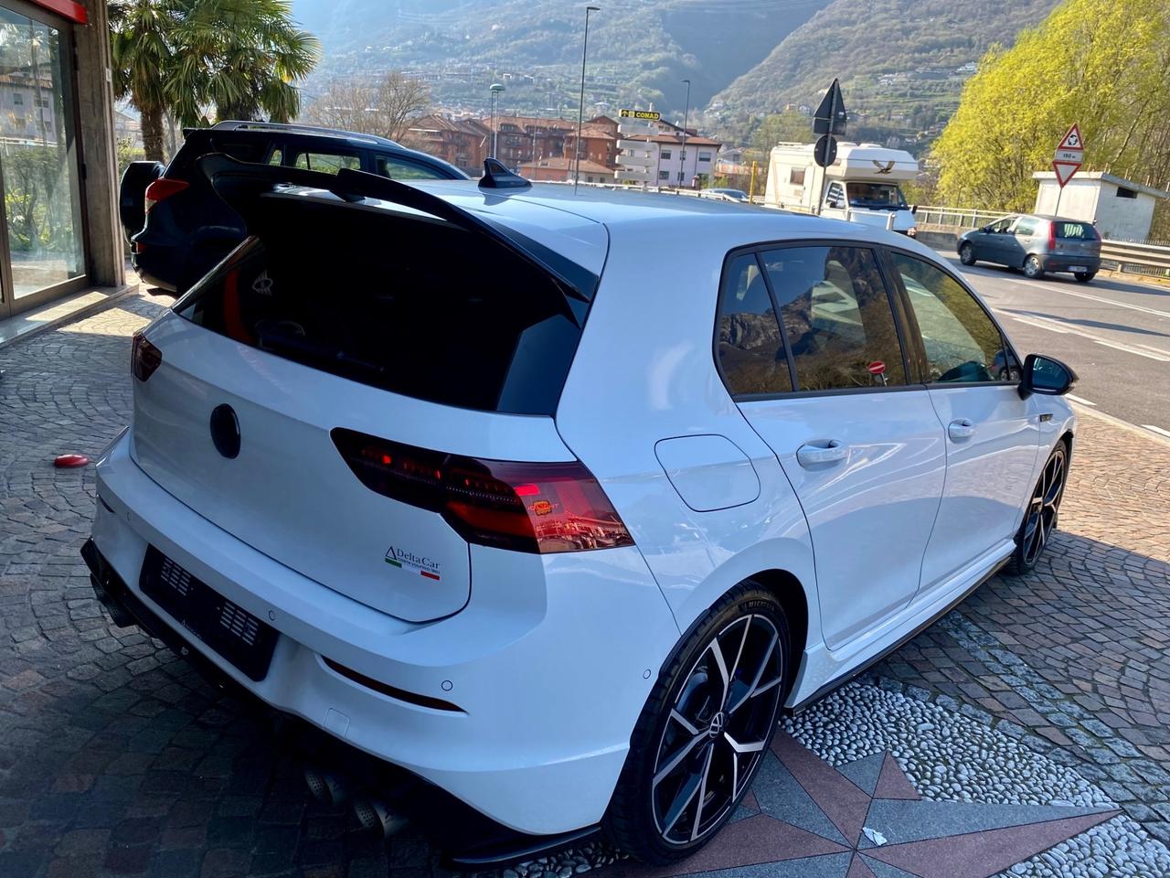 Volkswagen Golf 2.0 TSI DSG 4Motion R AKRAPOVIC PERFORMANCE PACK