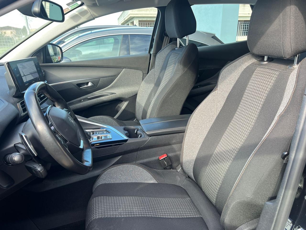 Peugeot 3008 BlueHDi 130 S&S EAT8 Active Pack