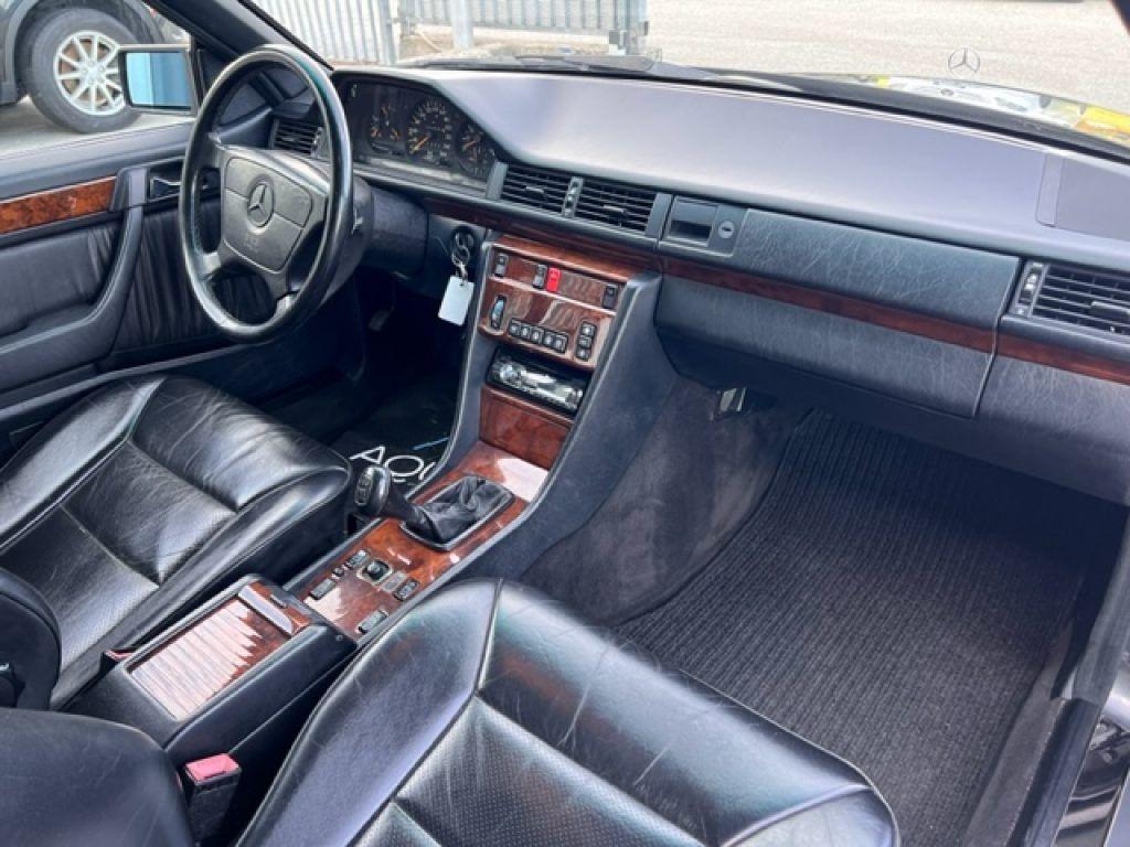 Mercedes-Benz 320 CE 24V cat Coupé
