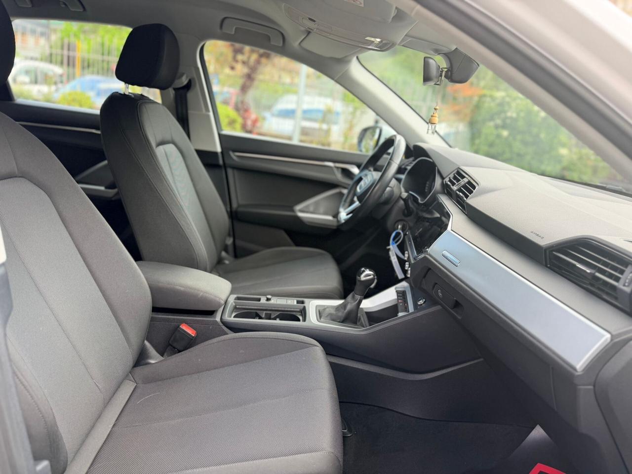 AUDI Q3 35 TDI S TRONIC BUSINESS