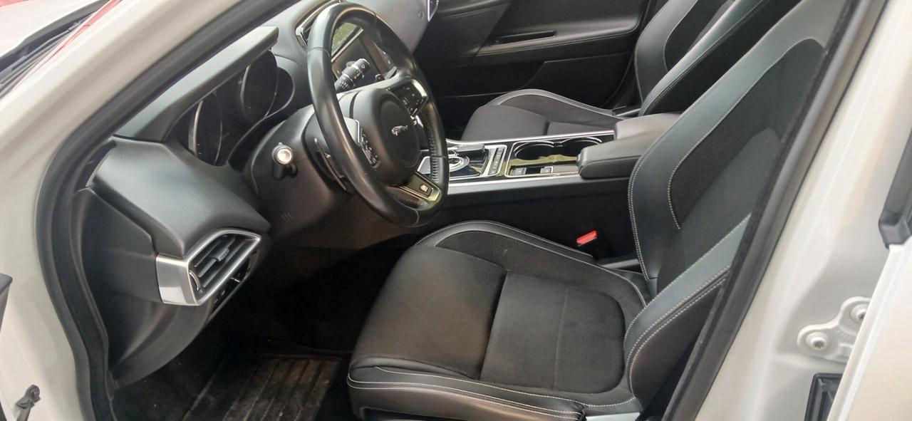 Jaguar XF 2.0 D 180 cv automatica look sportivo