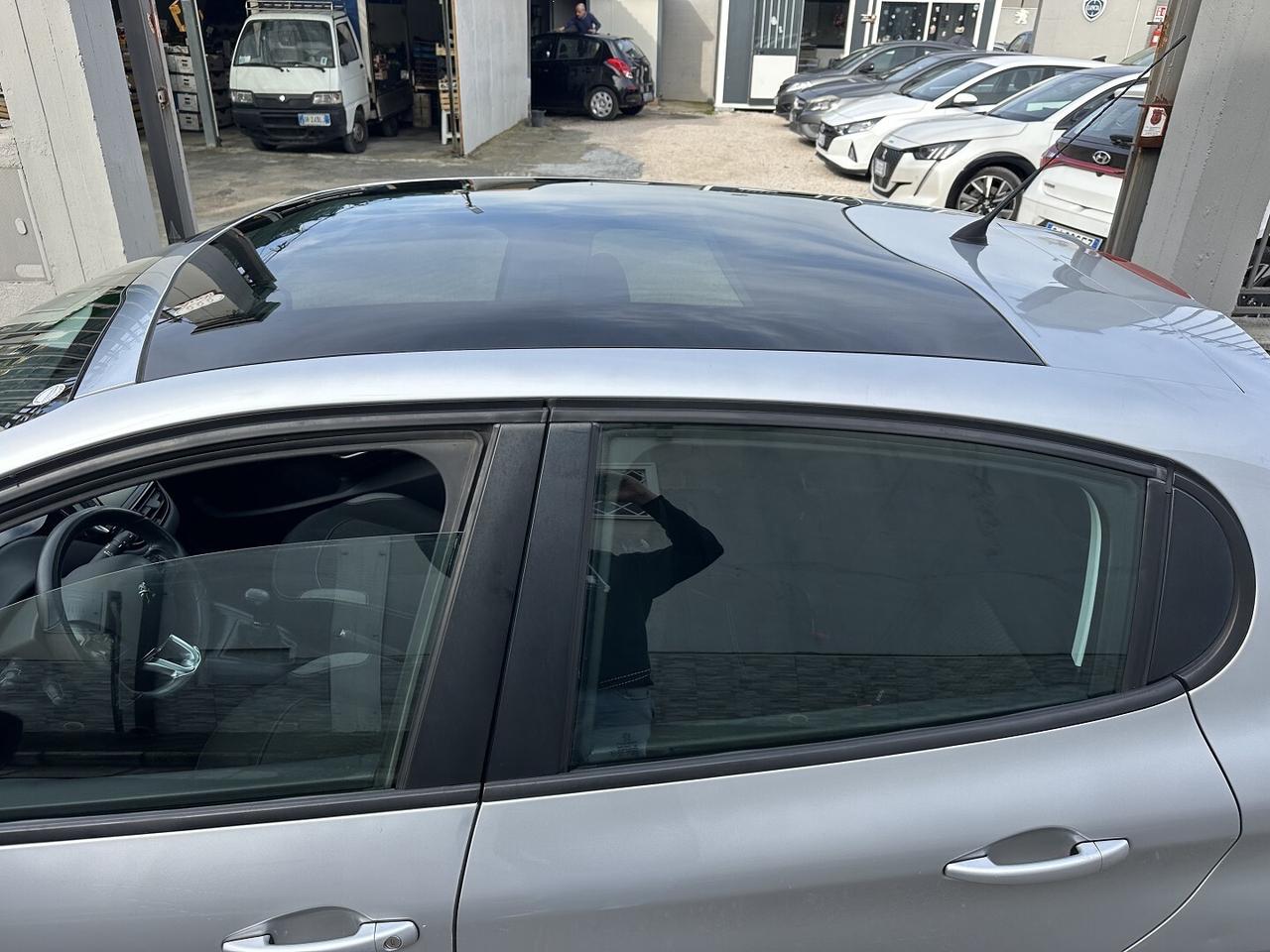 Peugeot 208 Allure 1.2 Benzina 82 Cv 2016 Tetto