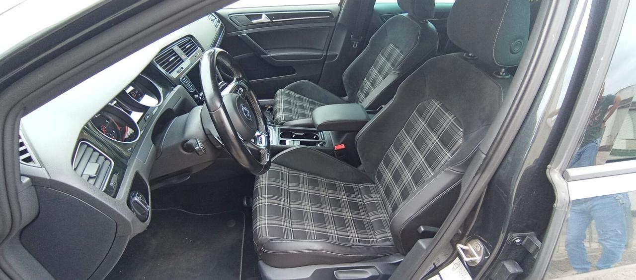 Volkswagen Golf GTD 2.0 TDI DSG 184 CV