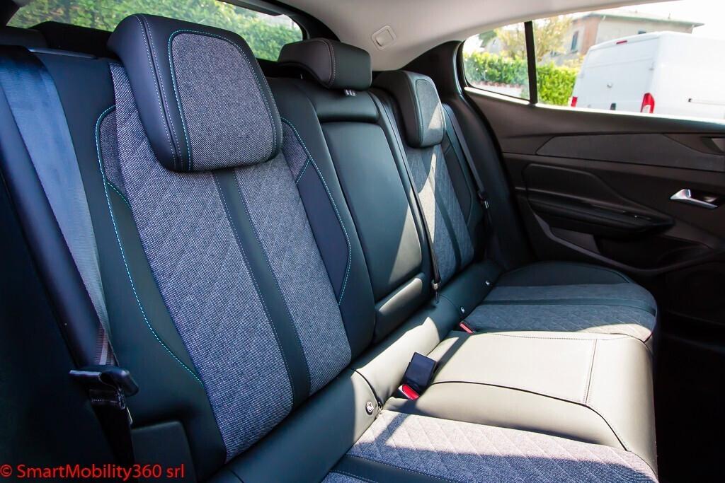 Peugeot 408 Hybrid 136 e-DCS6 Allure - Ok neopatentati!!!