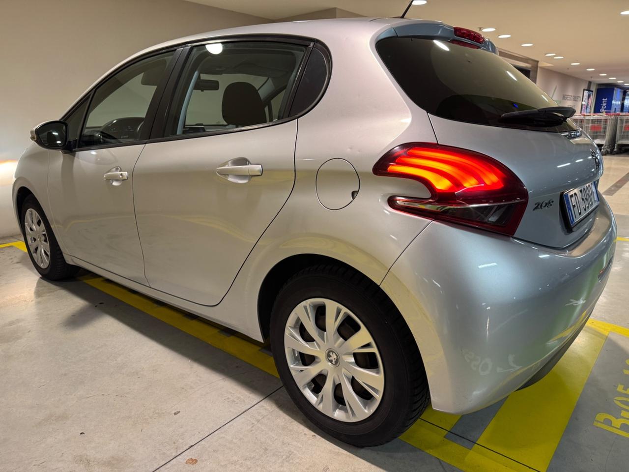 Peugeot 208 1.2 Benzina (leggermente grandinata)