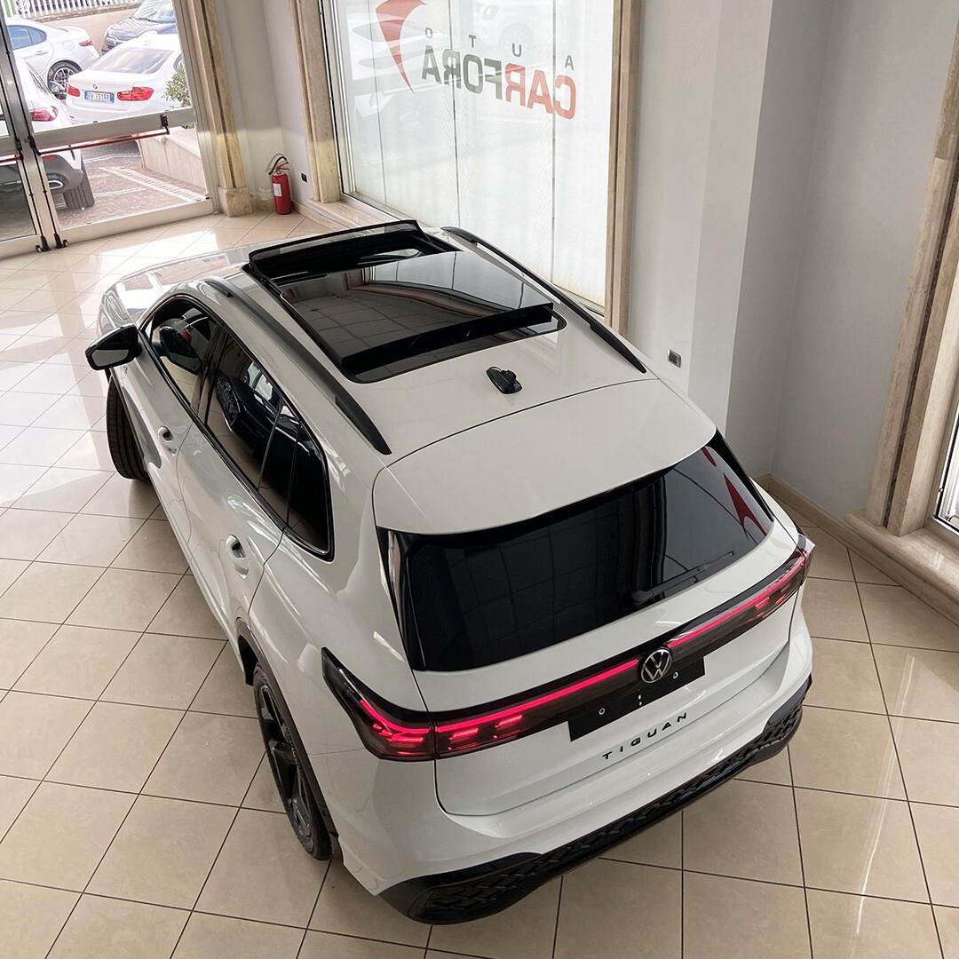 Volkswagen Tiguan 2.0 150cv DSG R-Line black pack |tetto+matrix+r19"|