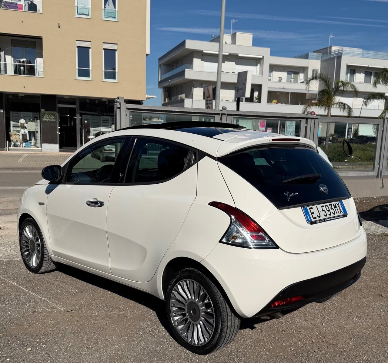 Lancia Ypsilon 1.3 MJT Tetto Apribile 16V 95 CV 5 porte S&S Platinum