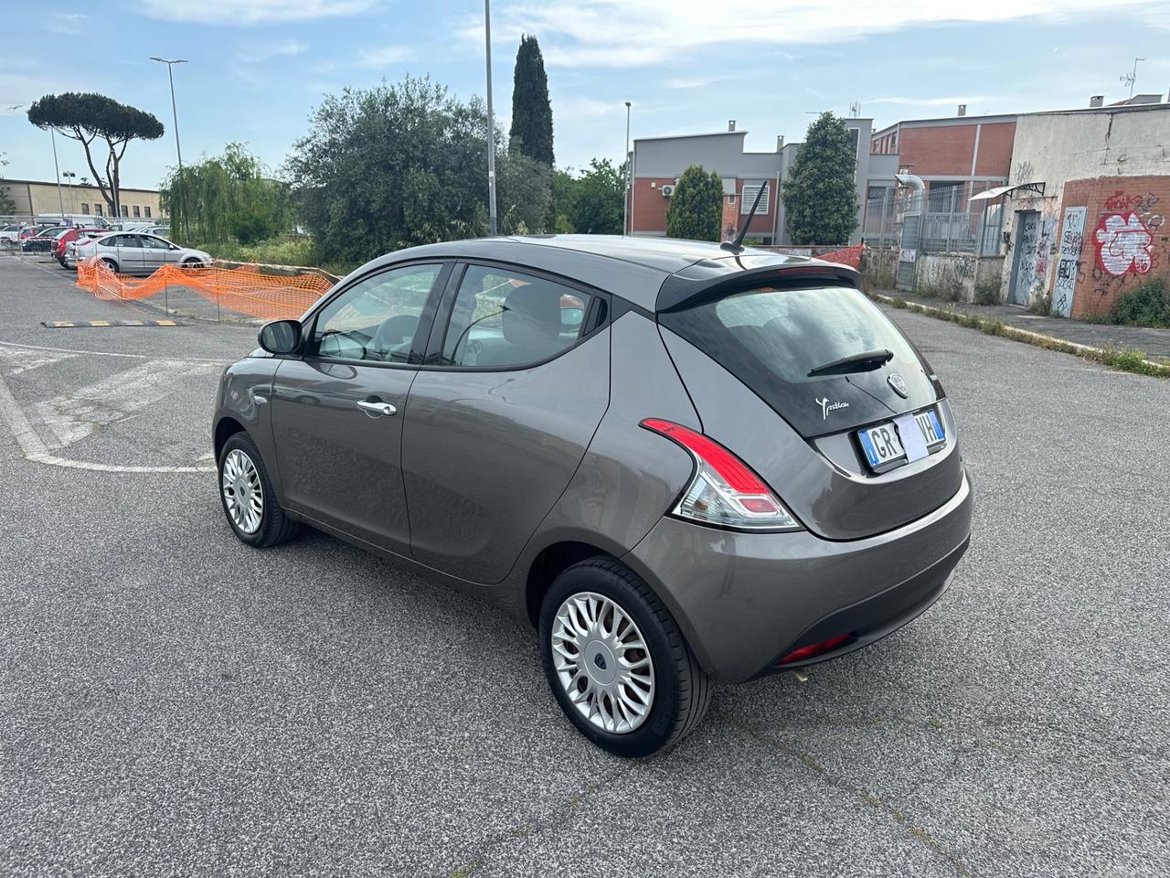 Lancia Ypsilon 1.0 Firefly Hybrid Silver