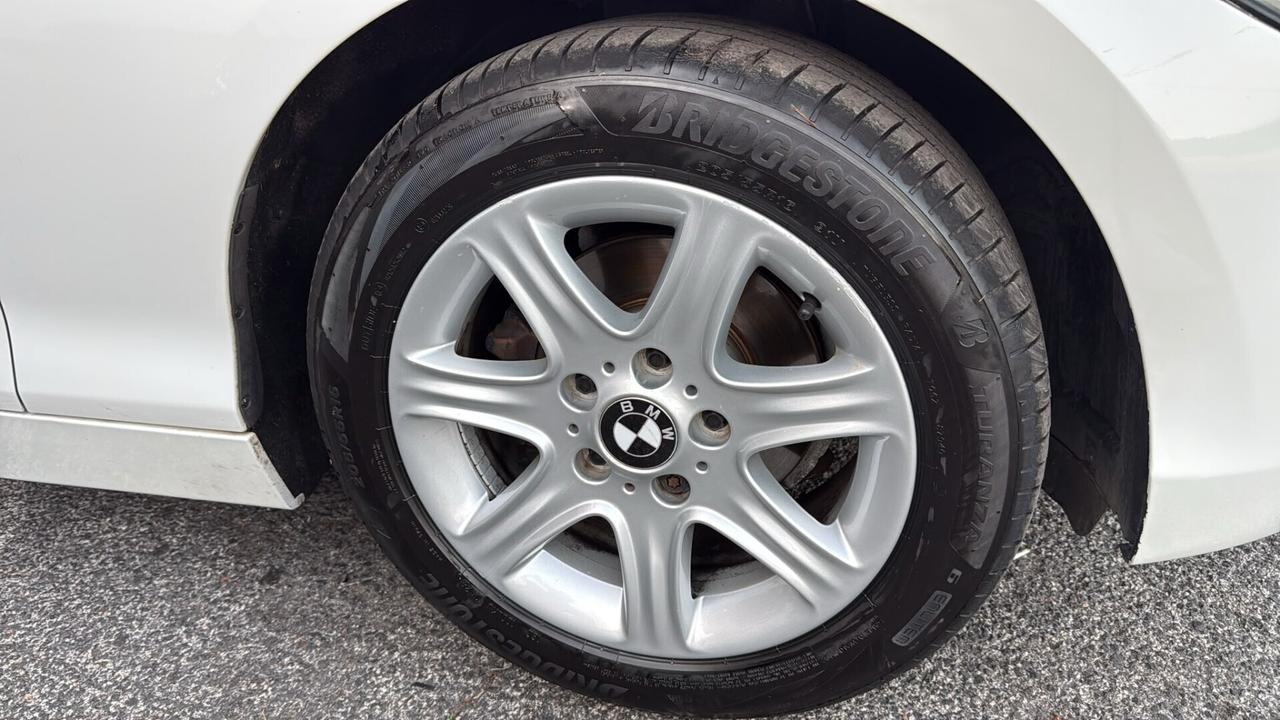 Bmw 116 116d 5p. Unique