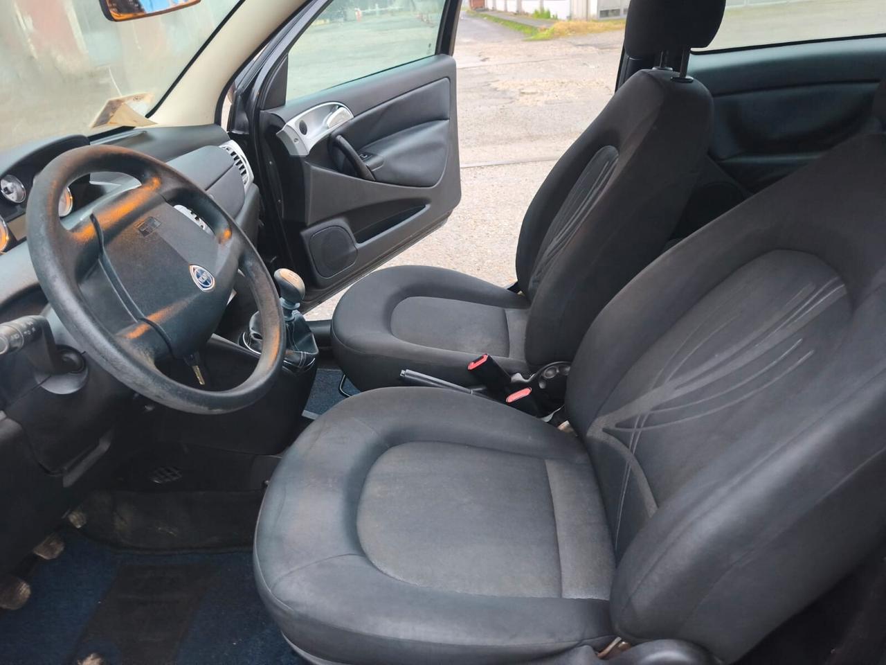 Lancia Ypsilon 2011---1.2 Benzina Neopatentati