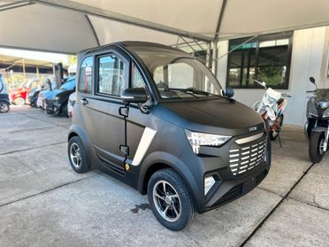 NUOVA MICRO CAR MIA ELETTERICA si guida a 14 anni con patentino AM