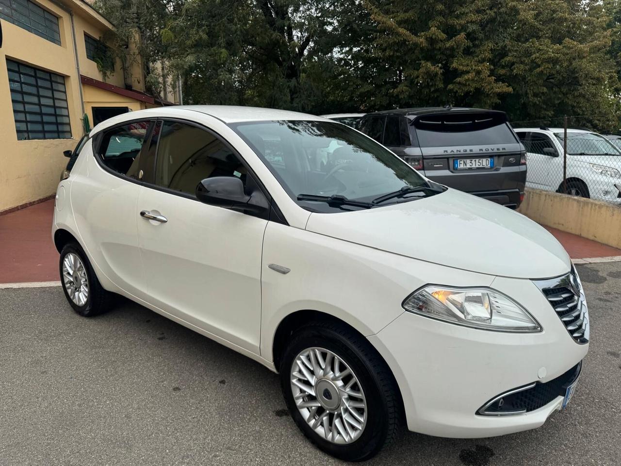 Lancia Ypsilon 2014 0.9 Benz/Metano 85 CV 5 porte