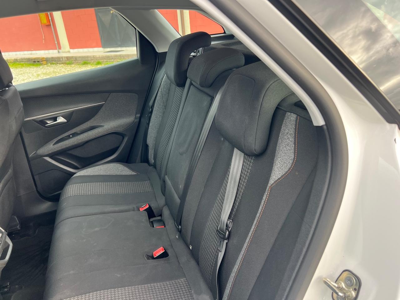 Peugeot 3008 BlueHDi 130 S&S Allure